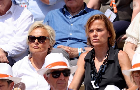 Muriel Robin et sa femme Anne Le Nen - Célébrités dans les tribunes des Internationaux de France de tennis de Roland Garros 2024 à Paris le 7 juin 2024. © Jacovides-Moreau/Bestimage 