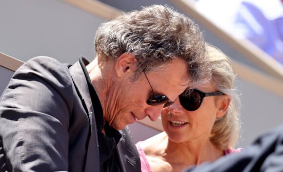 Anne-Sophie Lapix et son mari Arthur Sadoun - Célébrités dans les tribunes des Internationaux de France de tennis de Roland Garros 2024 à Paris le 7 juin 2024. © Jacovides-Moreau/Bestimage 