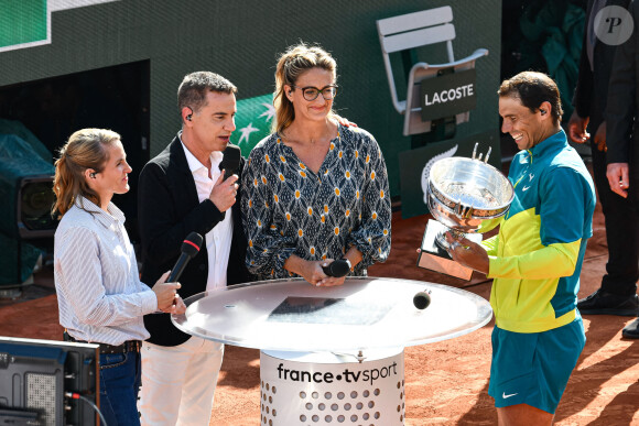 Le joueur de tennis Rafael Nadal remporte le tournoi de Roland Garros 2022 pour la quatorzième fois, le 05 juin 2022 ici avec l'équipe de commentateurs sportifs de France Télévision Justine Henin, Laurent Luyat et Mary Pierce. Photo Joly V/ANDBZ/ABACAPRESS.COM