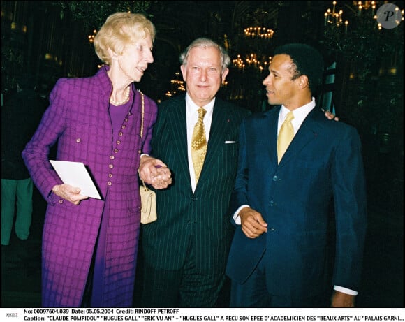 Eric Vu-An était directeur artistique du ballet Nice-Méditerranée (Opéra de Nice) depuis 2009
Eric Vu-An et Hugues Gall avec Claude Pompidou au Gala de la fondation Pompidou (archives)