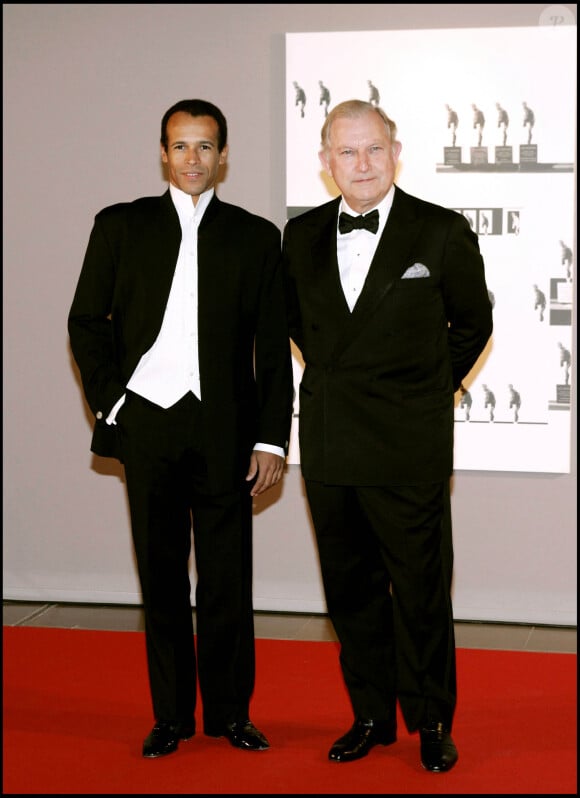 Le monde de la danse perd ainsi à quelques jours d'intervalles deux grands noms de la danse en France
Eric Vu-An et Hugues Gall - Soirée de clôture du Monaco Dance Forum et remise des Nijinsky Awards à Monaco en 2004