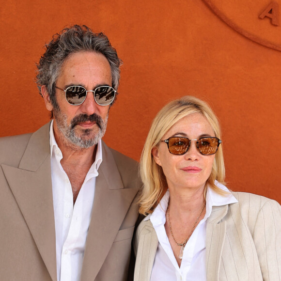 Emmanuelle Béart et son compagnon Frédéric Chaudier - Célébrités au village lors des Internationaux de France de tennis de Roland Garros 2024 à Paris le 9 juin 2024.  Celebrities in the village during the 2024 Roland Garros French Open tennis tournament in Paris on June 9, 2024.