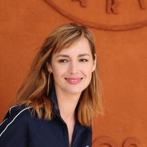 Louise Bourgoin - Célébrités au village lors des Internationaux de France de tennis de Roland Garros 2024 à Paris le 9 juin 2024.  Celebrities in the village during the 2024 Roland Garros French Open tennis tournament in Paris on June 9, 2024.