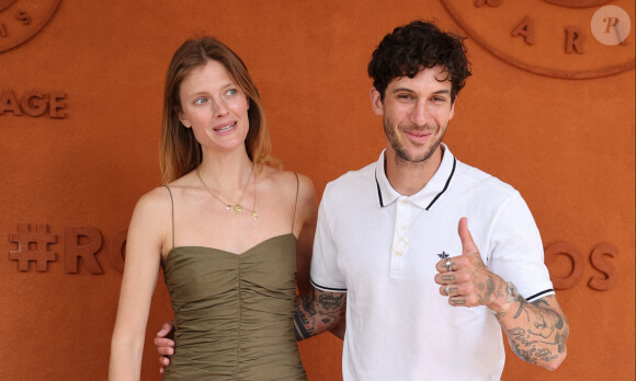 Constance Jablonski et son mari Matthias Dandois - Célébrités au village lors des Internationaux de France de tennis de Roland Garros 2024 à Paris le 9 juin 2024.  Celebrities in the village during the 2024 Roland Garros French Open tennis tournament in Paris on June 9, 2024.