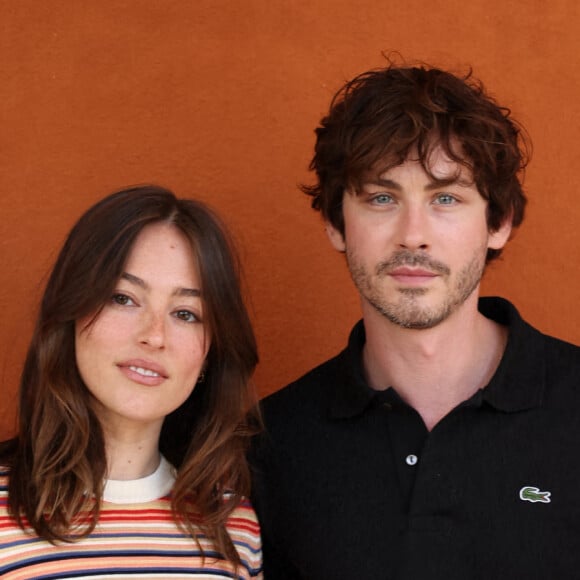 Logan Lerman et sa compagne Analuisa Corrigan - Célébrités au village lors des Internationaux de France de tennis de Roland Garros 2024 à Paris le 9 juin 2024.  Celebrities in the village during the 2024 Roland Garros French Open tennis tournament in Paris on June 9, 2024.