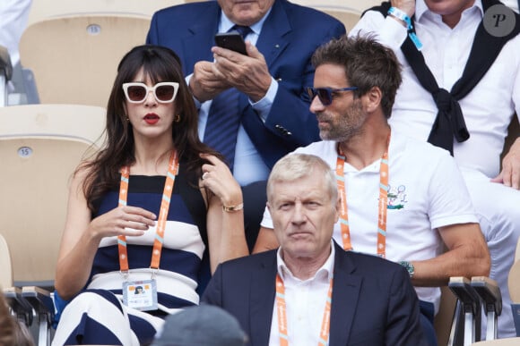 Nolwenn Leroy et son compagnon Arnaud Clément - Célébrités dans les tribunes de la finale homme des Internationaux de France de tennis de Roland Garros 2024 à Paris le 9 juin 2024. © Jacovides-Moreau/Bestimage 