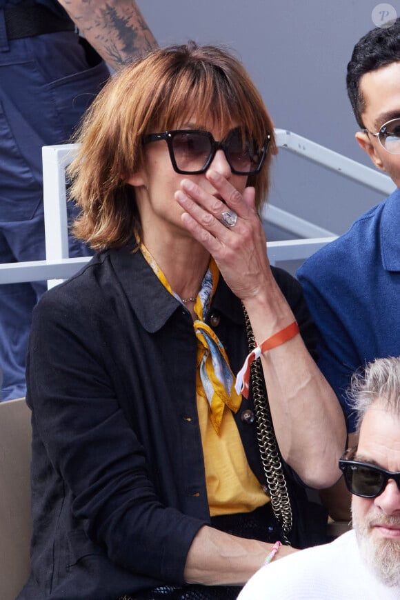 Sophie Marceau - Célébrités dans les tribunes de la finale homme des Internationaux de France de tennis de Roland Garros 2024 à Paris le 9 juin 2024. © Jacovides-Moreau/Bestimage 