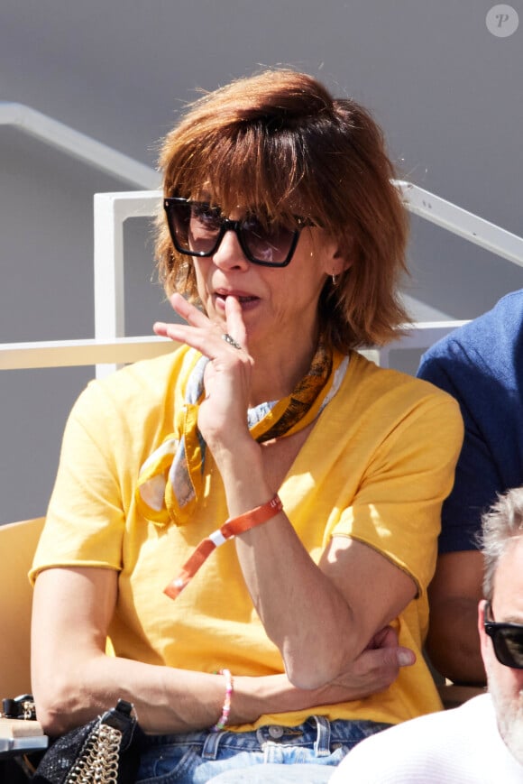 Sophie Marceau - Célébrités dans les tribunes de la finale homme des Internationaux de France de tennis de Roland Garros 2024 à Paris le 9 juin 2024. © Jacovides-Moreau/Bestimage 