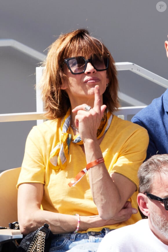 Sophie Marceau - Célébrités dans les tribunes de la finale homme des Internationaux de France de tennis de Roland Garros 2024 à Paris le 9 juin 2024. © Jacovides-Moreau/Bestimage 