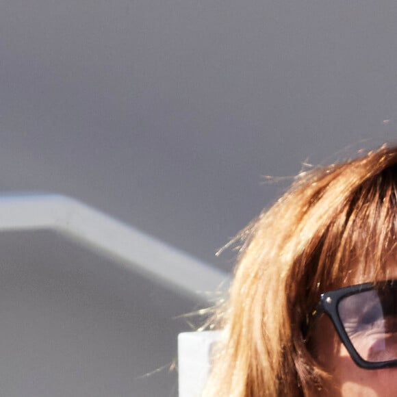 Sophie Marceau - Célébrités dans les tribunes de la finale homme des Internationaux de France de tennis de Roland Garros 2024 à Paris le 9 juin 2024. © Jacovides-Moreau/Bestimage 