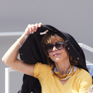 Sophie Marceau - Célébrités dans les tribunes de la finale homme des Internationaux de France de tennis de Roland Garros 2024 à Paris le 9 juin 2024. © Jacovides-Moreau/Bestimage 