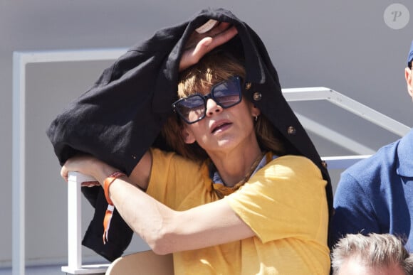 Sophie Marceau - Célébrités dans les tribunes de la finale homme des Internationaux de France de tennis de Roland Garros 2024 à Paris le 9 juin 2024. © Jacovides-Moreau/Bestimage 