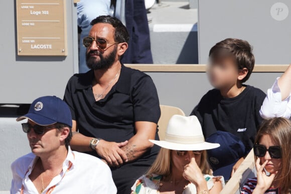 Cyril Hanouna et son fils - Célébrités dans les tribunes de la finale homme des Internationaux de France de tennis de Roland Garros 2024 à Paris le 9 juin 2024. © Jacovides-Moreau/Bestimage 