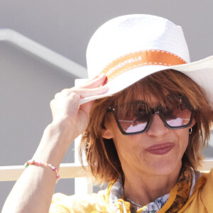 Sophie Marceau, Djanis Bouzyani - Célébrités dans les tribunes de la finale homme des Internationaux de France de tennis de Roland Garros 2024 à Paris le 9 juin 2024. © Jacovides-Moreau/Bestimage 