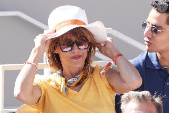 Sophie Marceau, Djanis Bouzyani - Célébrités dans les tribunes de la finale homme des Internationaux de France de tennis de Roland Garros 2024 à Paris le 9 juin 2024. © Jacovides-Moreau/Bestimage 