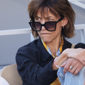 Sophie Marceau - Célébrités dans les tribunes de la finale homme des Internationaux de France de tennis de Roland Garros 2024 à Paris le 9 juin 2024. © Jacovides-Moreau/Bestimage 