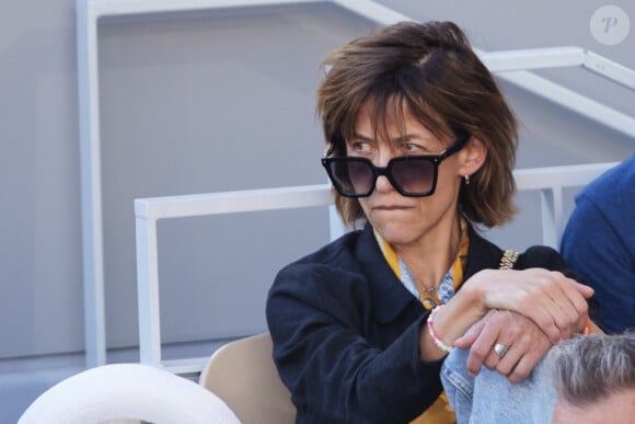 Sophie Marceau - Célébrités dans les tribunes de la finale homme des Internationaux de France de tennis de Roland Garros 2024 à Paris le 9 juin 2024. © Jacovides-Moreau/Bestimage 