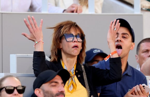 Sophie Marceau, Djanis Bouzyani - Célébrités dans les tribunes de la finale homme des Internationaux de France de tennis de Roland Garros 2024 à Paris le 9 juin 2024. © Jacovides-Moreau/Bestimage 