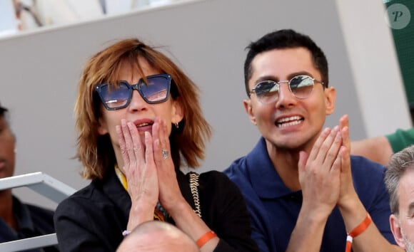 Sophie Marceau, Djanis Bouzyani - Célébrités dans les tribunes de la finale homme des Internationaux de France de tennis de Roland Garros 2024 à Paris le 9 juin 2024. © Jacovides-Moreau/Bestimage 