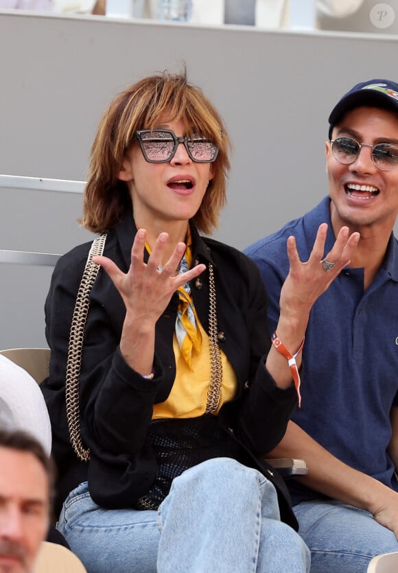 Sophie Marceau - Célébrités dans les tribunes de la finale homme des Internationaux de France de tennis de Roland Garros 2024 à Paris le 9 juin 2024. © Jacovides-Moreau/Bestimage 