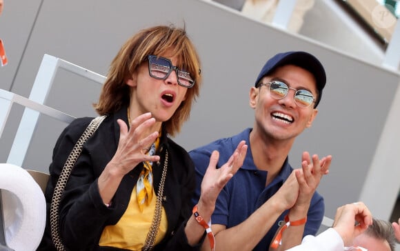 Sophie Marceau, Djanis Bouzyani - Célébrités dans les tribunes de la finale homme des Internationaux de France de tennis de Roland Garros 2024 à Paris le 9 juin 2024. © Jacovides-Moreau/Bestimage 