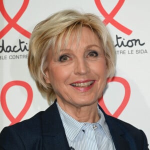 Mais pas dans les couloirs. Et il lui arrive de saluer plusieurs fois les mêmes collègues...
Evelyne Dhéliat - Soirée de lancement du Sidaction 2022 à la salle Wagram à Paris le 7 mars 2022. © Coadic Guirec/Bestimage