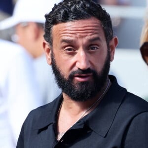 Cyril Hanouna - Célébrités dans les tribunes de la finale homme des Internationaux de France de tennis de Roland Garros 2024 à Paris le 9 juin 2024. © Jacovides-Moreau/Bestimage 