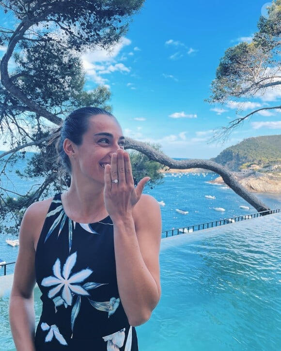 Elle a montré sa bague sur Instagram. 
Caroline Garcia et son fiancé Borja Duran @ Instagram