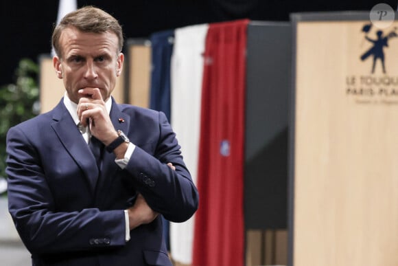 Emmanuel Macron - Le président français et la Première dame au bureau de vote du Touquet, pour les élections européennes. Le 9 juin 2024 © Stéphane Lemouton / Bestimage 