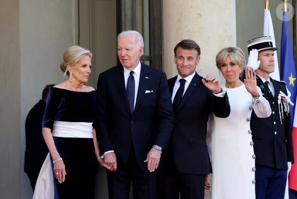 Jill Biden et son mari Joe, Emmanuel Macron et sa femme Brigitte - Dîner d'état en l'honneur du président des Etats-Unis et sa femme au palais de l'Elysée à Paris, à l'occasion de leur visite officielle en France. Le 8 juin 2024 © Jacovides-Moreau / Bestimage 