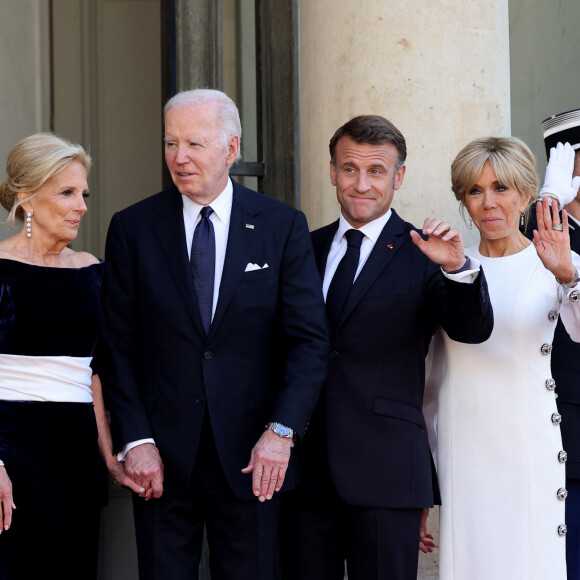 Jill Biden et son mari Joe, Emmanuel Macron et sa femme Brigitte - Dîner d'état en l'honneur du président des Etats-Unis et sa femme au palais de l'Elysée à Paris, à l'occasion de leur visite officielle en France. Le 8 juin 2024 © Jacovides-Moreau / Bestimage 