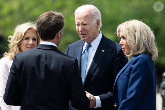 Emmanuel Macron et sa femme Brigitte Macron, Joe Biden et sa femme Jill Biden - Cérémonie à l'Arc de Triomphe à Paris, à l'occasion du voyage officiel du président des Etats-Unis en France. Le 8 juin 2024 © Jeanne Accorsini / Pool / Bestimage 