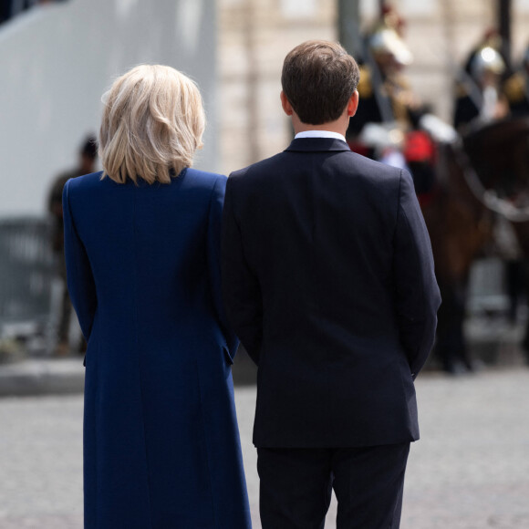 Emmanuel Macron et sa femme Brigitte Macron - Cérémonie à l'Arc de Triomphe à Paris, à l'occasion du voyage officiel du président des Etats-Unis en France. Le 8 juin 2024 © Jeanne Accorsini / Pool / Bestimage 