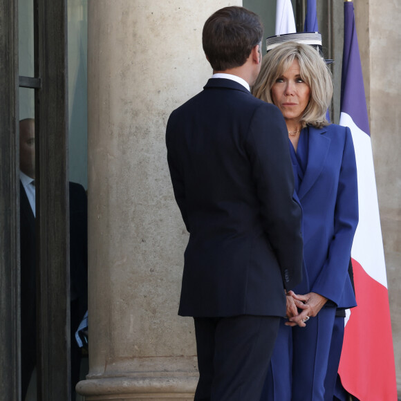 Le président français Emmanuel Macron et la première dame, Brigitte Macron reçoivent le Président de l'Ukraine, Volodymyr ZELENSKY et son épouse, Olena Zelenska au palais présidentiel de l'Elysée à l'occasion d'une visite officielle, le 7 juin 2024, à Paris, France. © Stéphane Lemouton/Bestimage 