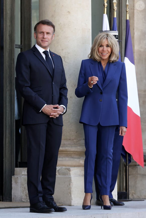 Le président français Emmanuel Macron et la première dame, Brigitte Macron reçoivent le Président de l'Ukraine, Volodymyr ZELENSKY et son épouse, Olena Zelenska au palais présidentiel de l'Elysée à l'occasion d'une visite officielle, le 7 juin 2024, à Paris, France. © Stéphane Lemouton/Bestimage 