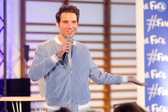 Le Chanteur Mika lors de la journée nationale de la lutte contre le harcèlement à l'école au lycée Pierre-Gilles de Gennes - ENCPB à Paris, France, le 7 novembre 2023. © Jonathan Rebboah/Panoramic/Bestimage