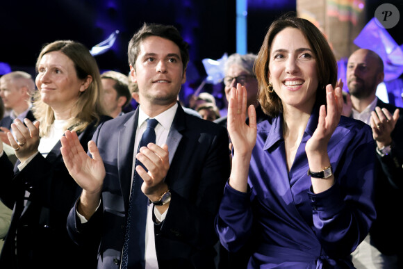 Yaël Braun-Pivet, présidente de l'Assemblée Nationale, Le premier ministre, Gabriel Attal et Valérie Hayer, tête de liste de la majorité Renaissance lors du meeting de V.Hayer, tête de liste Renaissance pour les élections européennes, au Docks de Paris à Aubervilliers le 1er juin 2024. © Stéphane Lemouton / Bestimage