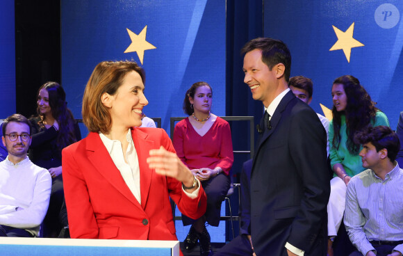 Valérie Hayer (Renaissance) et François-Xavier Bellamy (LR) - Elections européennes 2024 : débat entre les têtes de liste sur BFM Tv le 27 mai 2024. © Coadic Guirec / Bestimage 