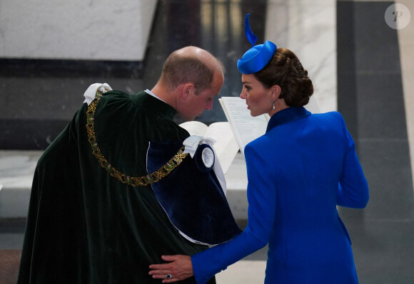 Main dans le dos, quand ce n'est pas aux fesses, de temps en temps, le couple se lâche.Le prince et la princesse de Galles, connus sous le nom de duc et duchesse de Rothesay, pendant le service national d'action de grâce et de dédicace pour le roi Charles III et la reine Camilla, et la présentation des honneurs de l'Écosse, à la cathédrale St Giles', Édimbourg. Édimbourg, Royaume-Uni, le 5 juillet 2023. Photo par Peter Byrne/PA Wire/ABACAPRESS.COM