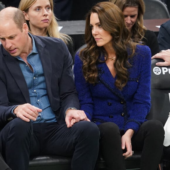 Le prince et la princesse de Galles assistent au match de mercredi soir de la National Basketball Association entre les Boston Celtics, dix-sept fois champions du monde, et le Miami Heat, au TD Garden, dans le centre de Boston, aux États-Unis. Le 30 novembre 2022. Photo par Paul Edwards/The Sun/PA Wire/ABACAPRESS.COM