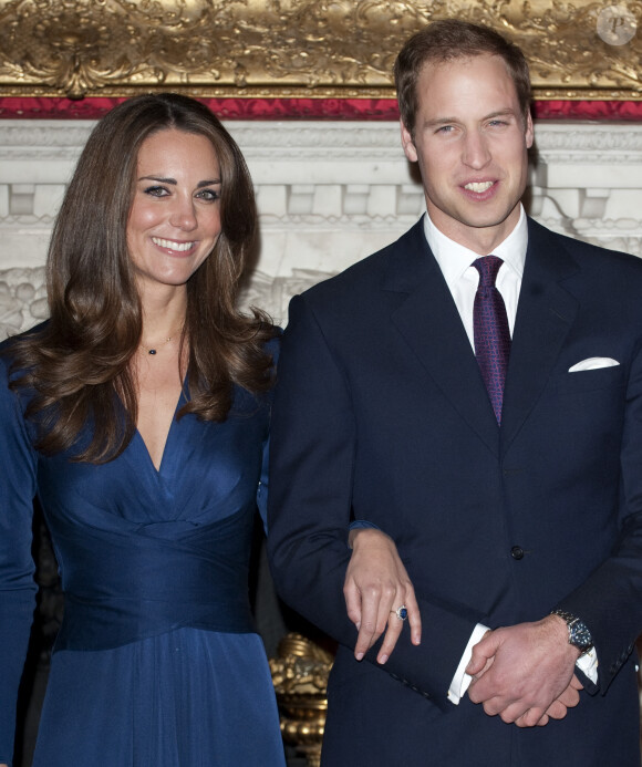 Le prince William et Kate Middleton, lors d'une séance de photos dans les appartements d'État du palais St James, à Londres, à l'occasion de leurs fiançailles, à Londres, Royaume-Uni, le 16 novembre 2010. Photo par Arrow Press/PA Photos/ABACAPRESS.COM