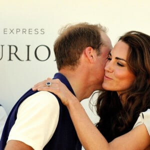 Le duc et la duchesse de Cambridge après le prince William ont participé à un match de polo de bienfaisance et ont marqué quatre buts au Santa Barbara Polo Club, Californie, États-Unis, samedi 9 juillet 2011. Le couple royal nouvellement marié effectue une visite de douze jours au Canada et aux États-Unis. Le crédit photo doit être lu comme suit : John Stillwell/PA Wire/ABACAPRESS.COM