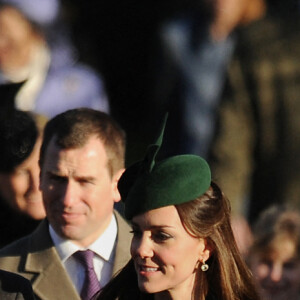 Le duc et la duchesse de Cambridge arrivent avec d'autres membres de la famille royale pour le service religieux traditionnel du jour de Noël à l'église St Mary Magdalene sur le domaine royal de Sandringham, Norfolk, Royaume-Uni, le mercredi 25 décembre 2013. Photo par Joe Giddens/PA Wire/ABACAPRESS.COM