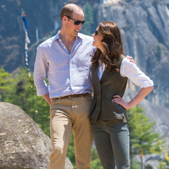 Le duc et la duchesse de Cambridge lors d'une randonnée au monastère du Nid du tigre, près de Paro, au Bhoutan, lors du sixième jour de la tournée royale en Inde et au Bhoutan, le vendredi 15 avril 2016. Photo par Dominic Lipinksi/The Sun/PA Wire/ABACAPRESS.COM