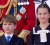 Lors du récent retour de Kate à la vie piublique, ils ont respecté le protocole, malgré des regards tendres.
Le prince et la princesse de Galles avec leurs enfants, le prince George, le prince Louis et la princesse Charlotte, sur le balcon du palais de Buckingham, à Londres, pour assister au défilé aérien qui suit la cérémonie de la montée des couleurs dans le centre de Londres, alors que le roi Charles célèbre son anniversaire officiel. Date de la photo : samedi 15 juin 2024. Photo par Gareth Fuller/PA Wire/ABACAPRESS.COM