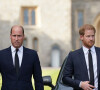 Une règle qui ne s'applique pas à Meghan et Harry Photo d'archive datée du 10/09/22 - La princesse de Galles, le prince de Galles et le duc et la duchesse de Sussex marchent pour rencontrer les membres du public au château de Windsor, dans le Berkshire, après le décès de la reine Élisabeth II, jeudi. Date d'édition : mardi 20 décembre 2022. ...