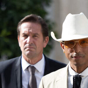 Mais il est à la recherche d'un logement...
Le chanteur et designer américain Pharrell Williams arrive pour assister à un dîner d'État officiel dans le cadre de la visite d'État du président américain en France, au palais présidentiel de l'Élysée à Paris, France, le 8 juin 2024. Photo par Raphael Lafargue/ABACAPRESS.COM