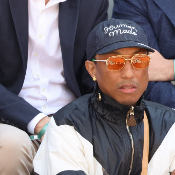 Pharrell Williams regarde la finale masculine dans les gradins pendant Roland Garros le 09 juin 2024 à Paris, France. Photo par Nasser Berzane/ABACAPRESS.COM