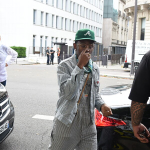 Pharrell Williams, Quavo et Tyler The Creator sont entourés de fans le 19 juin 2023 à Paris, France. Pharrell Williams se prépare à faire sensation cette saison à la Semaine de la mode de Paris. Outre son premier défilé pour Louis Vuitton Homme, l'artiste américain lance l'exposition gratuite "Just Phriends", une collaboration entre sa maison de vente aux enchères Joopiter et Sarah Andelman (colette). Photo by ABACAPRESS.COM