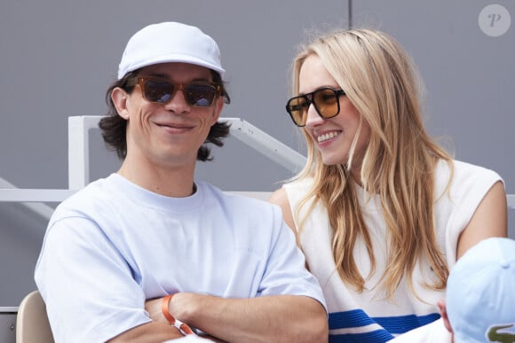 Sandor Funtek et sa compagne Chloé Jouannet dans les tribunes des Internationaux de France de tennis de Roland Garros 2024 à Paris, le 4 juin 2024. © Jacovides-Moreau/Bestimage